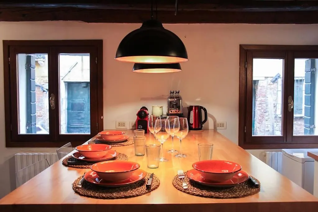 Erbe Canal View Private House Venice Italy