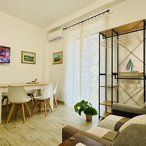 Casa Flora , Roma Italia
